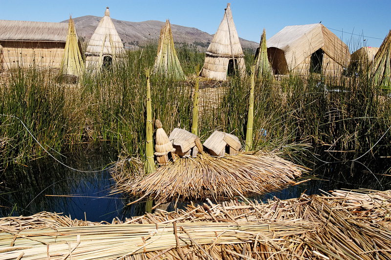 Traditional-reed-huts-Lake-Titicaca-Photo-0064A.jpg