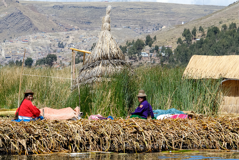 Traditional-reed-huts-Lake-Titicaca-Photo2661A.jpg