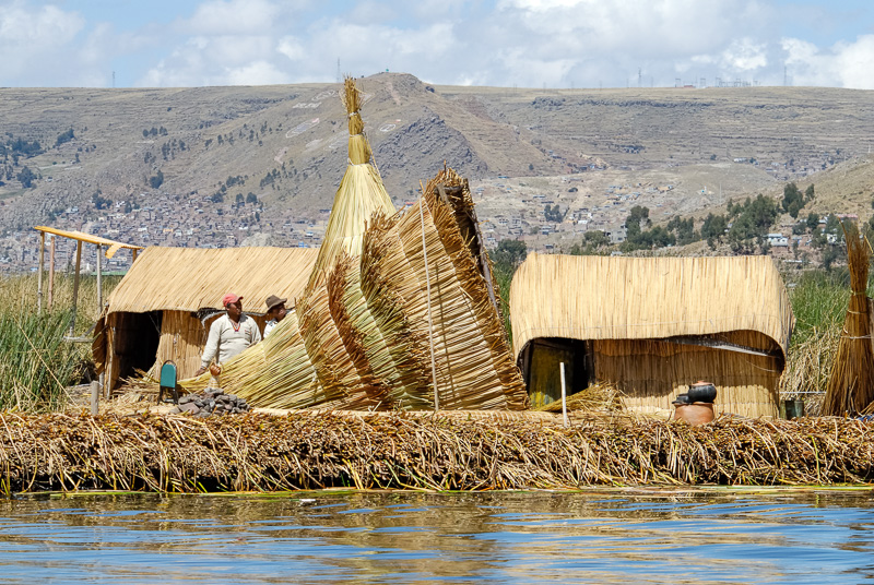 Traditional-reed-huts-Lake-Titicaca-Photo2662A.jpg