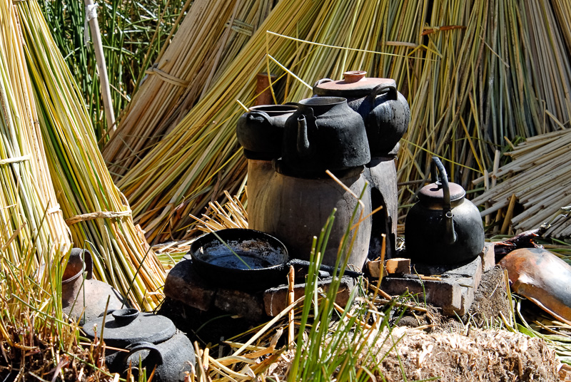 cooking-utensils-floating-islands-Lake-Titicaca-Photo-2548A.jpg