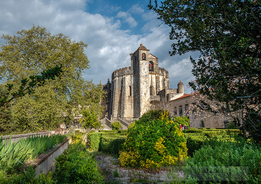 gardens-surrounding-convent-of-the-order-of-christ-tomar-portugal.jpg