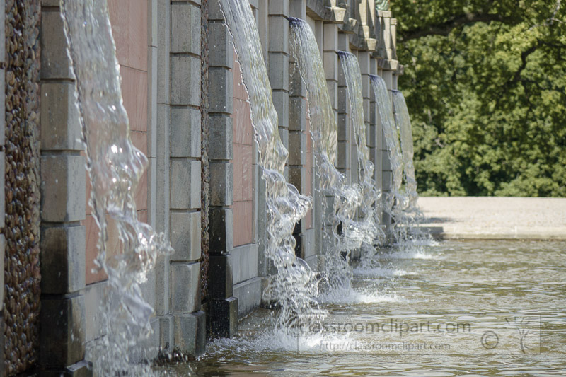 Waterfall-fountains-in-gardens-Drottningholm-Palace-01689.jpg