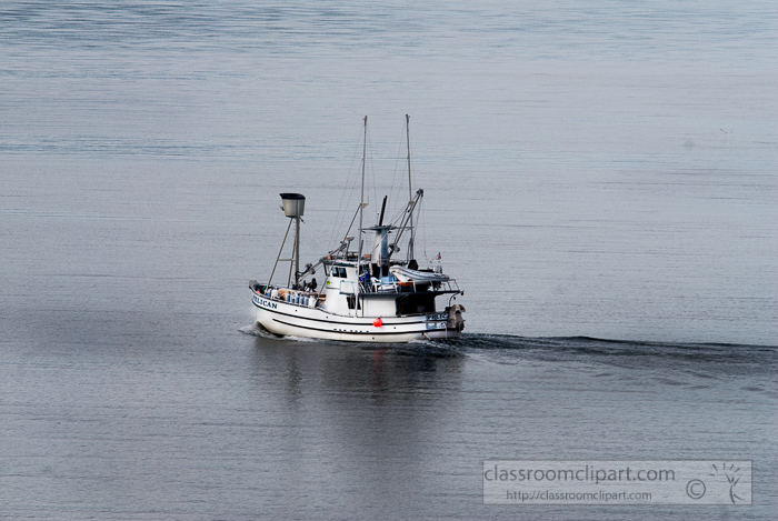 lone-fishing-boat-in-Alaska_621cc-2.jpg