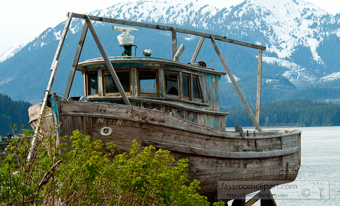 old-wooden-boat-along-the-shore-Alaska-photo_635cc.jpg