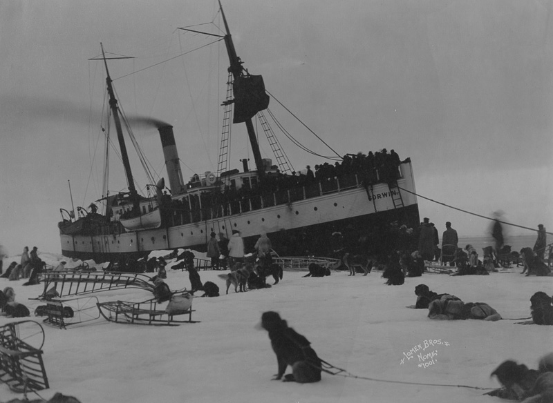 passenger-and-freight-teams-meeting-ship-in-nome,-alaska-1914-historic-photo.jpg