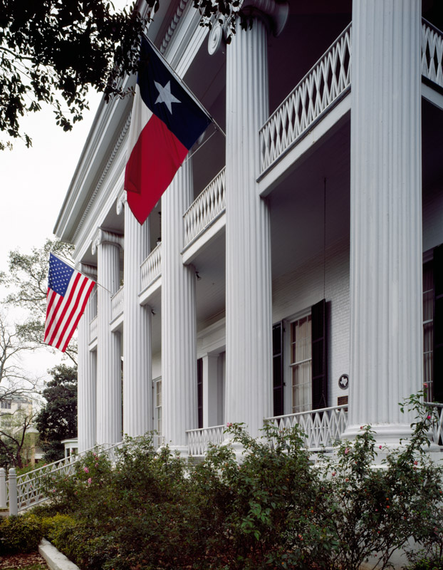 photo-exterior-texas-governor's-mansion-austin-texas.jpg