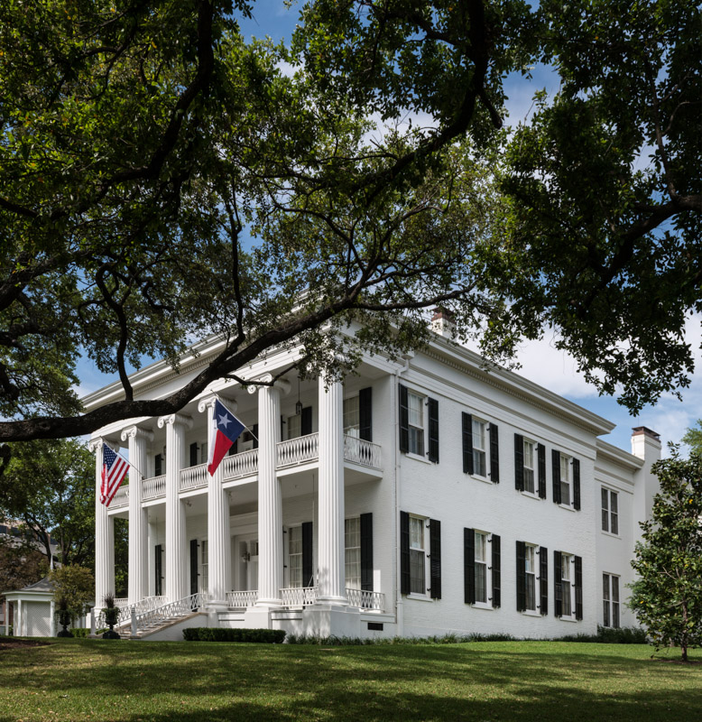 photo-texas-governor's-mansion-in-austin-the-capital-of-texas.jpg