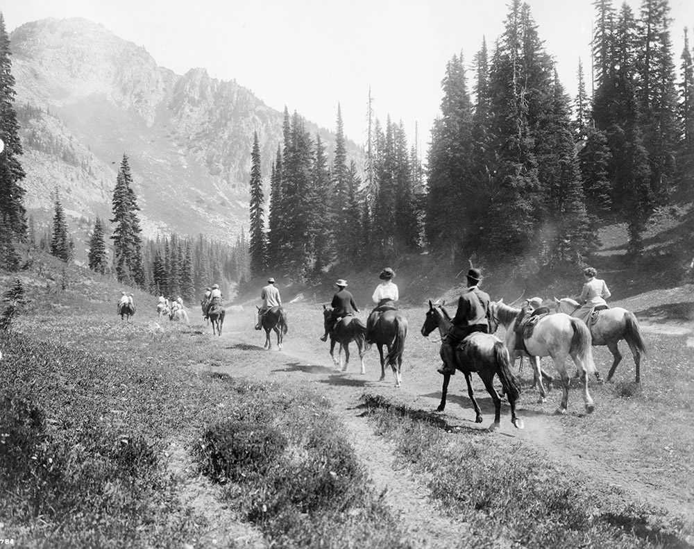 horseback-riders-on-the-trail.jpg