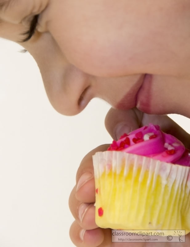 tasting_pink_cupcake__picture-image3948Aa.jpg