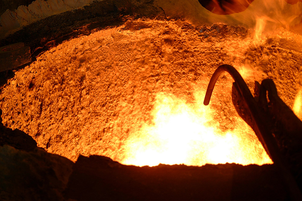working-with-molten-steel-at-foundry.jpg