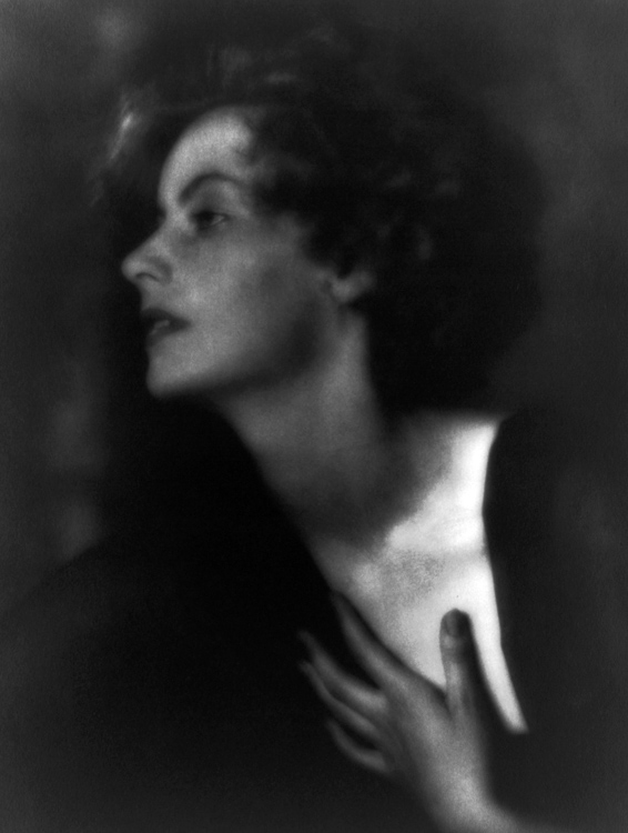 Garbo-Greta-portrait-photo-image.jpg