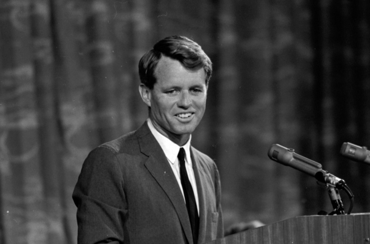 Kennedy-Robert-portrait-photo-image.jpg