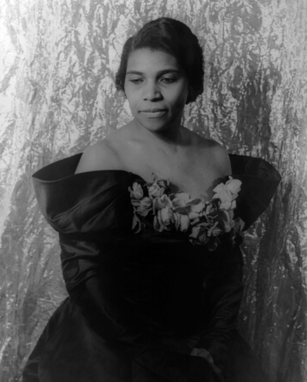 Marian-Anderson-portrait-photo-image.jpg