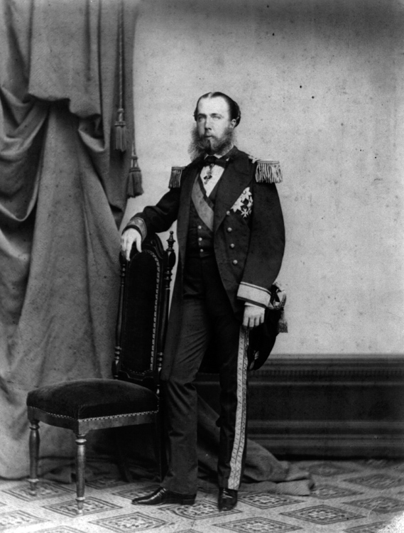 Maximilian-Emperor-Of-Mexico-portrait-photo-image.jpg
