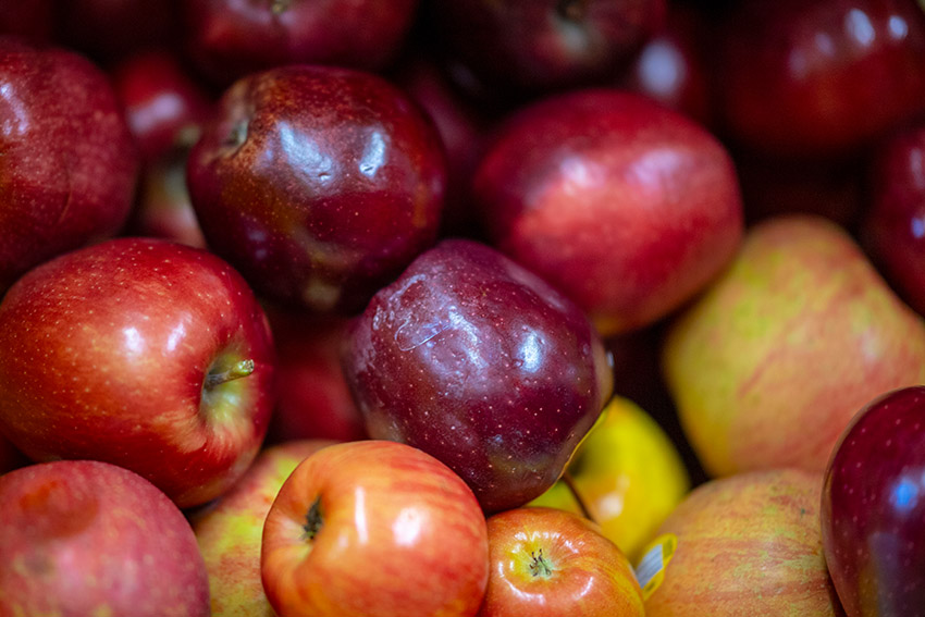 nutrious-red-yellow-apples.jpg