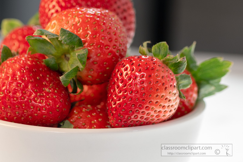 photo-image-closeup-bowl-of-strawberries-on-background-0131b.jpg