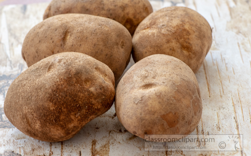 whole-potatos-on-with-paper-background-photo-8509925.jpg