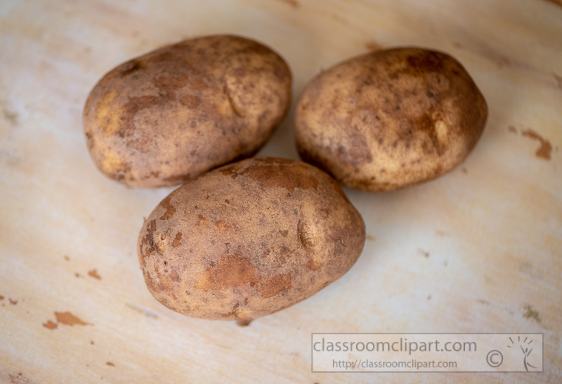 whole-potatos-on-with-paper-background-photo-8509931.jpg