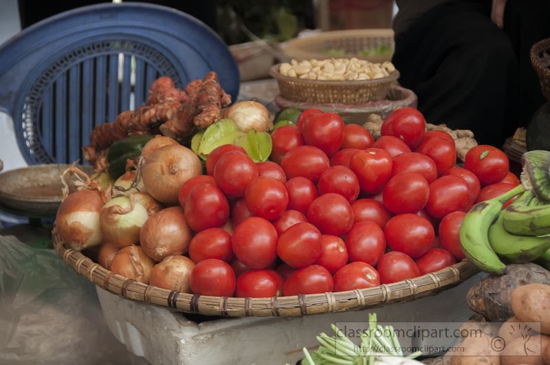 basket-of-tomatoes-at-a-local-market-9136.jpg