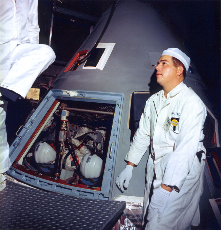 apollo-204-backup-crew-during-altitude-chamber-tests-2.jpg