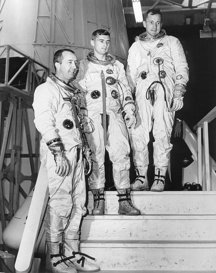 astronauts-pose-on-the-steps-leading-to-apollo-mocku.jpg