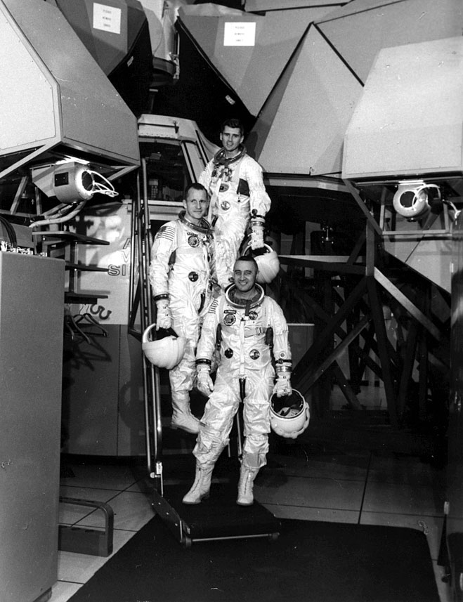 astronauts-pose-on-the-steps-leading-to-the-apollo-mission-simulato.jpg