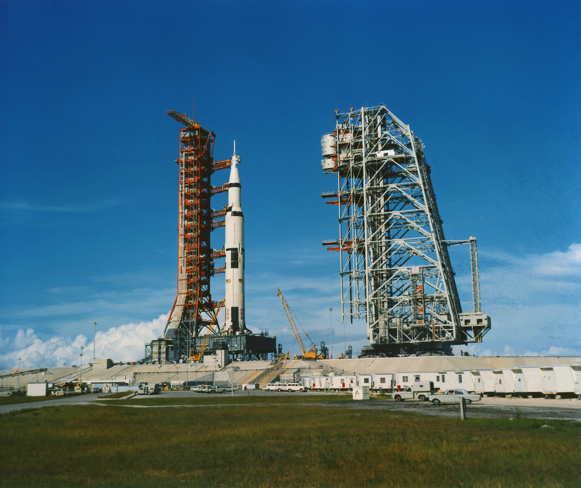 apollo-11-saturn-v-and-mobile-service-structure-at-pad-39.jpg