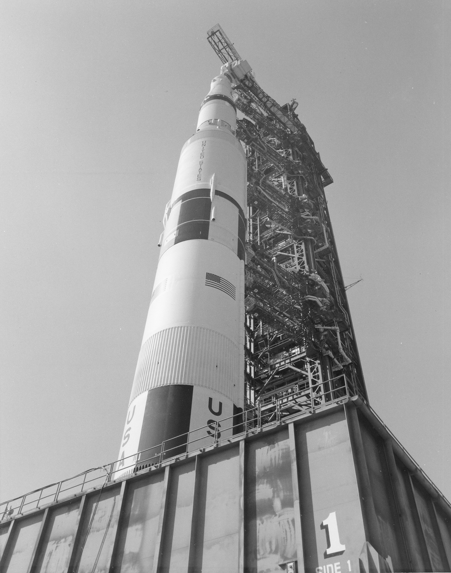 apollo-11-saturn-v-during-rollout-2.jpg