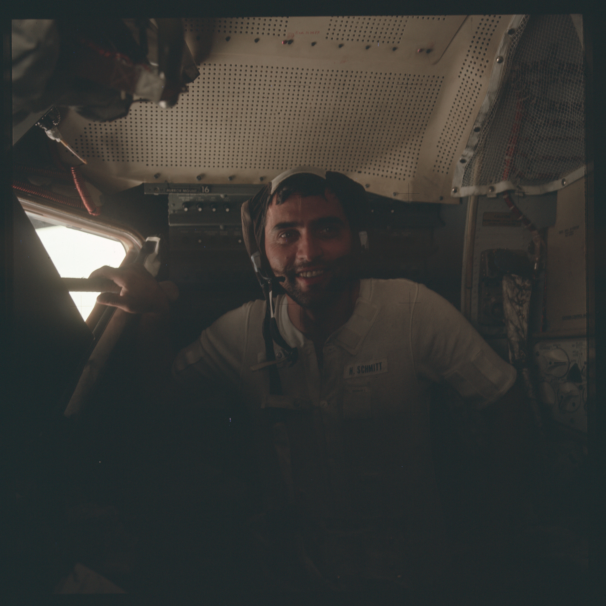 apollo-17-mission-moon-landing-179.jpg