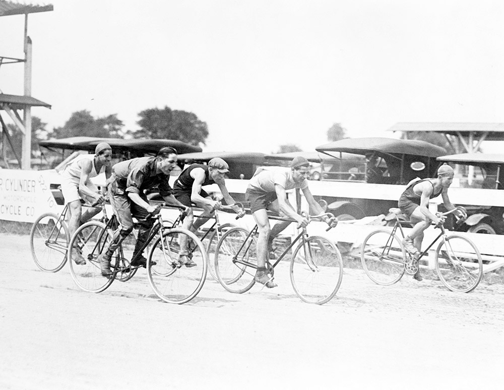 bicycle-race-in-or-near-washington-1930.jpg
