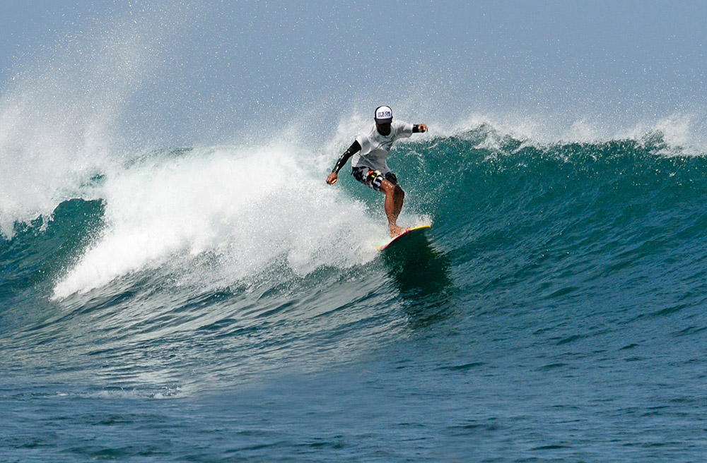 surfing-in-bali-indonedsia-5319b.jpg