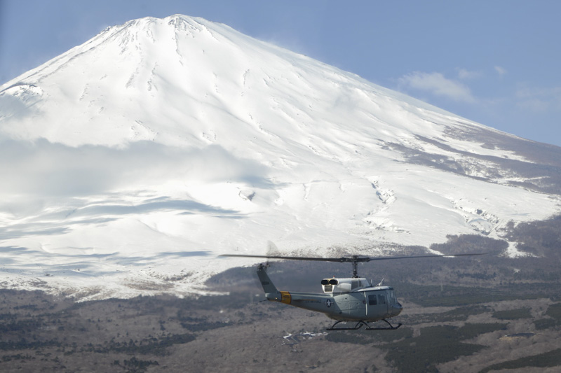 Iroquois-flies-toward-Mt-photo-image.-Fuji-photo-image.jpg