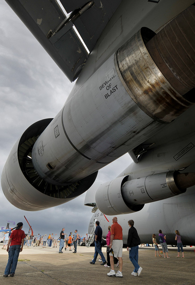 standing-under-jet-engines-of-airforce-aircraft-airshow-584b.jpg