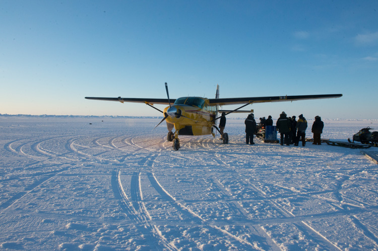 unload-supplies-from-a-cessna-arctic-circle-119-photo.jpg