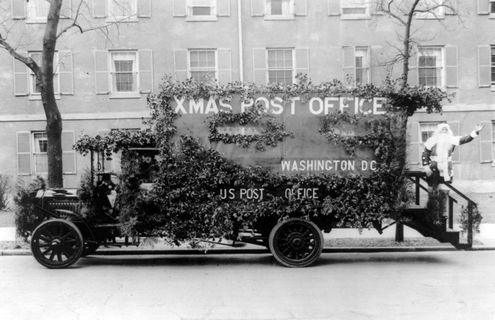 truck-decorated-in-an-appeal-for-early-mailing-for-the-christmas-season-1921.jpg