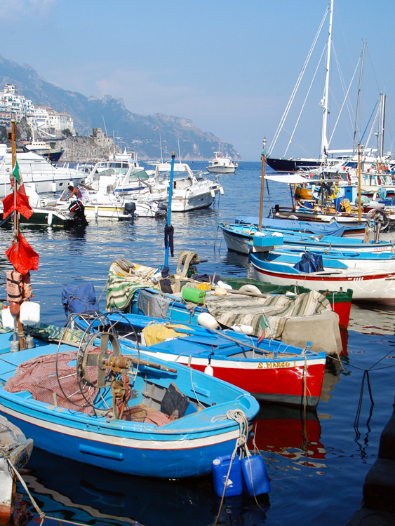 colorful-boats-along-the-amalfi-coast-italy_3292a.jpg