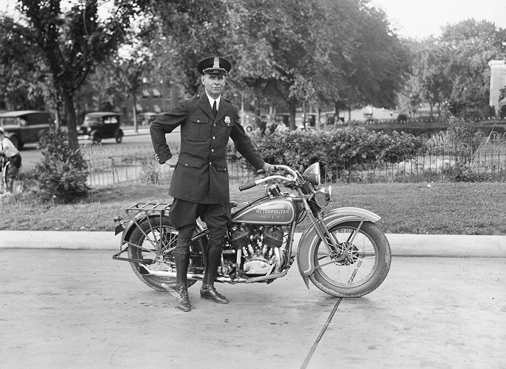 metropolitan-police-officer-with-1932.jpg