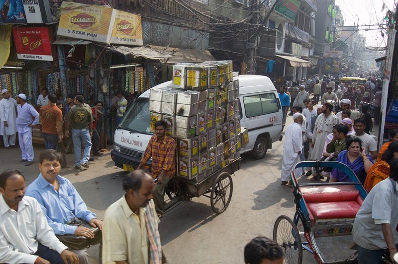 cars-people-carts-in-busy-delhi-india.jpg